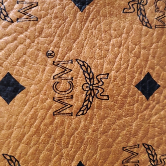 💥💥SOLD💥💥 MCM 40 Duffle bag. - Picture 13 of 16